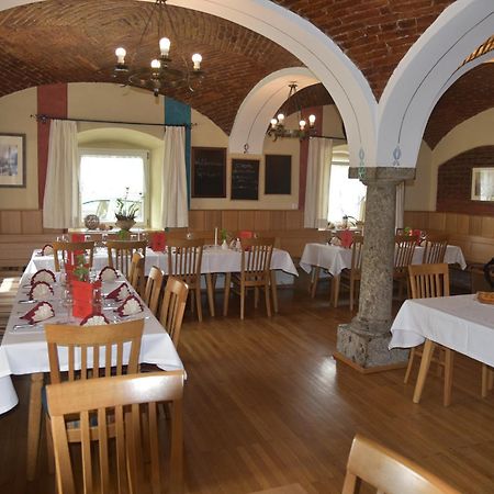 Stiftsgasthof Hochburg Ngoại thất bức ảnh