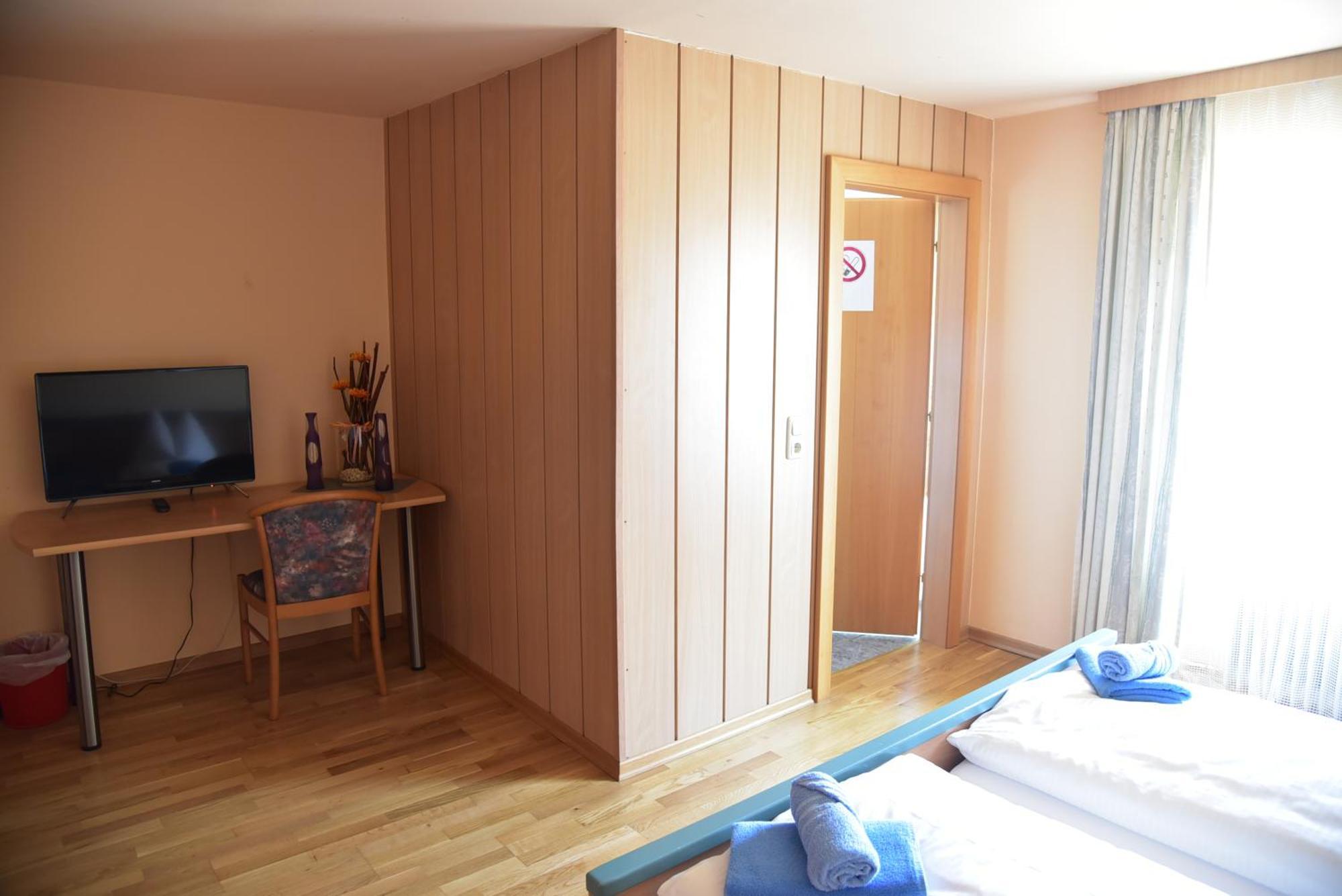 Stiftsgasthof Hochburg Ngoại thất bức ảnh