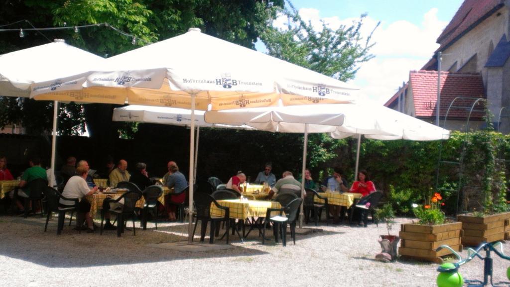 Stiftsgasthof Hochburg Ngoại thất bức ảnh